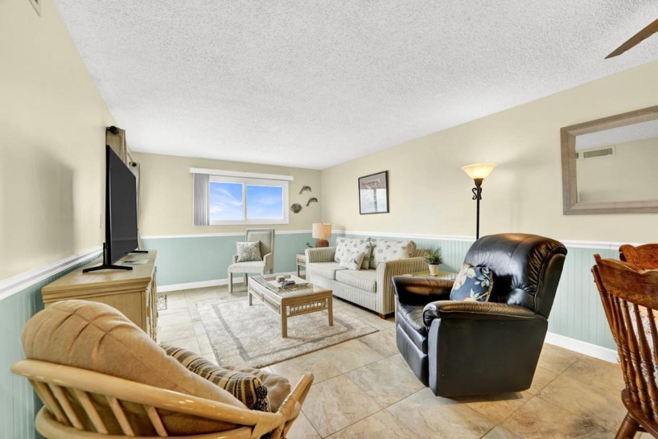 Regency Towers 404 *